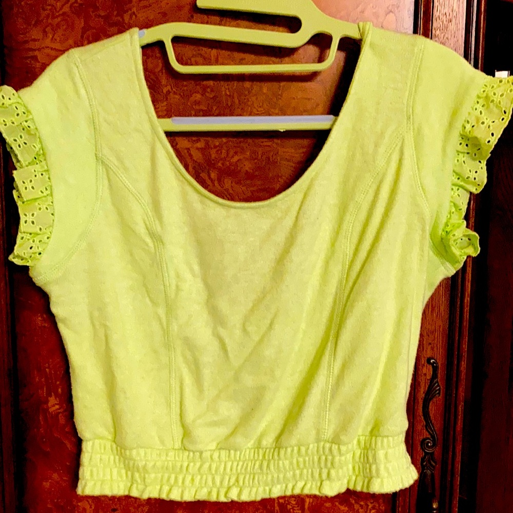 Cute lime green top super soft